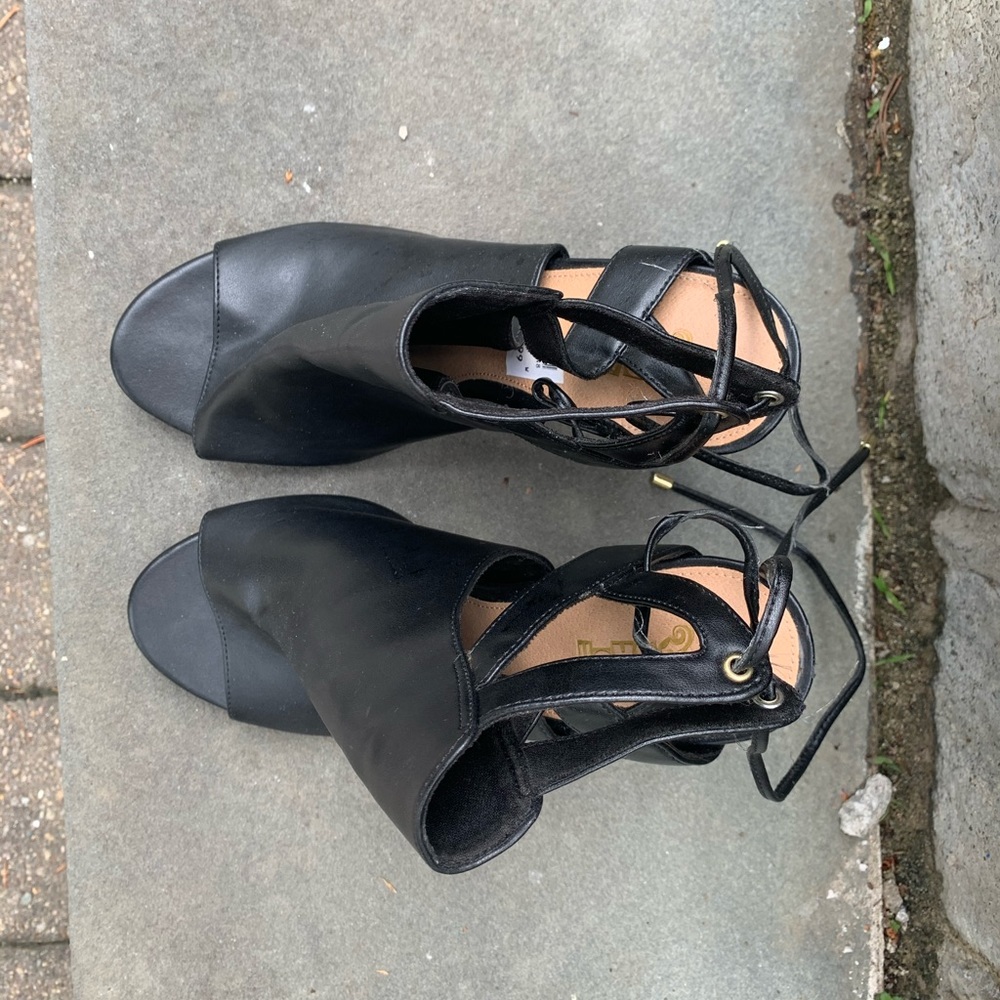Peep toe, lace up black heels
